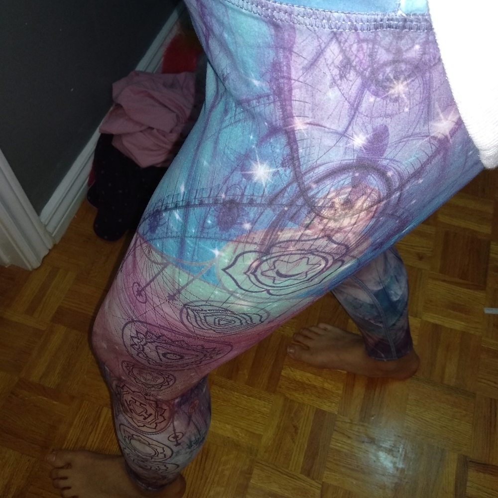 BRAND NWOT UNIQUE LEGGINGS